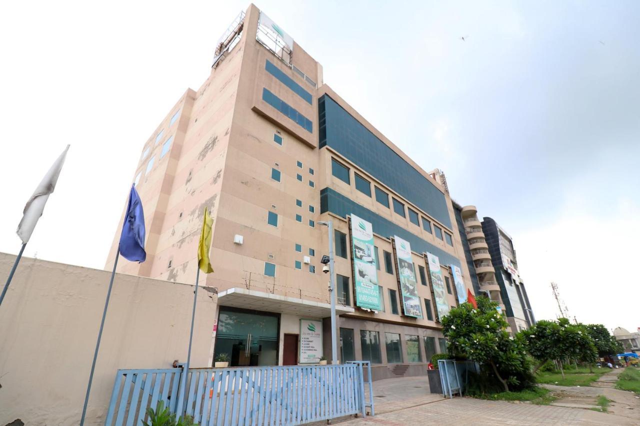 Capital O 19296 Joy Inn & Suites Bhiwadi Zewnętrze zdjęcie